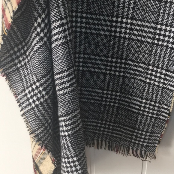 Reversible Ladies shawl - Picture 5 of 10